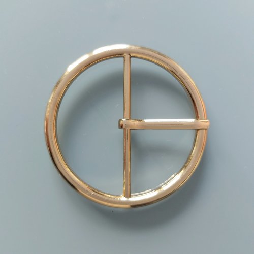 Boucle de ceinture ronde coloris doré passage de 4 cm