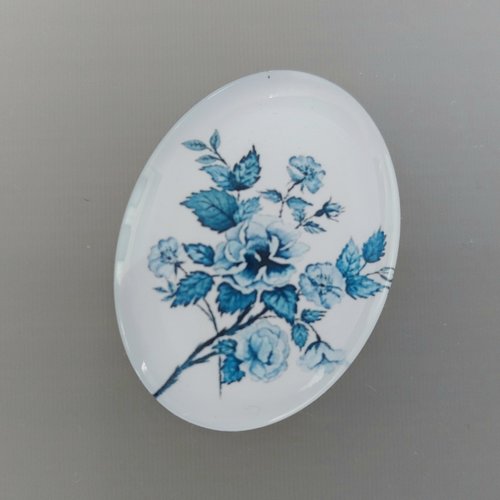Cabochon ovale en verre 40 mm x 30 mm motif fleurs bleues