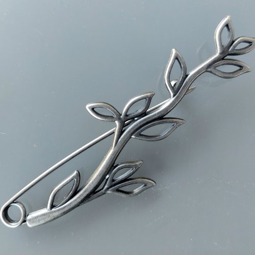 Broche 9 cm branche avec feuilles métal coloris acier
