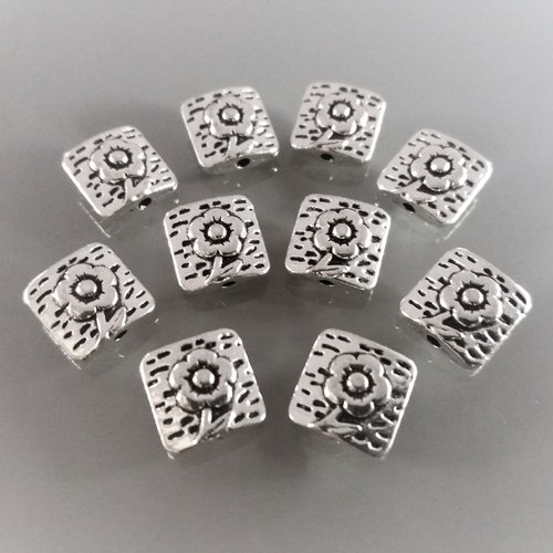 10 perles carrées 10 mm métal coloris argent motif fleur