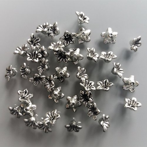 40 perles coupelles fleurs plastique coloris argent noirci