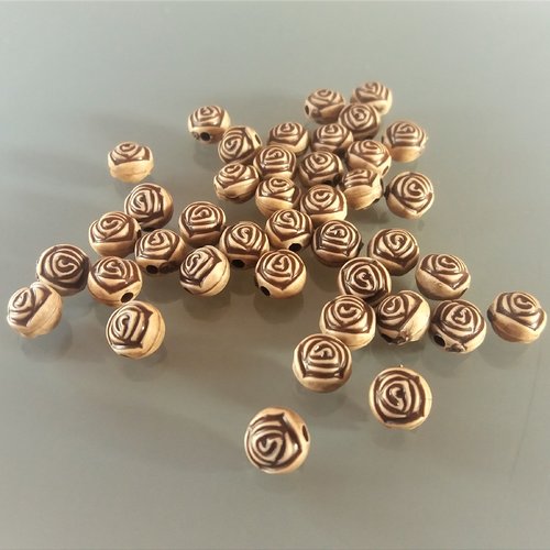 40 perles fleurs 7 mm plastique marron