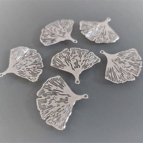 6 pendentifs feuilles de gingko 22 mm métal coloris argent