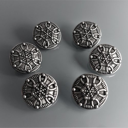 6 boutons ronds 18 mm métal gravé coloris argent noirci