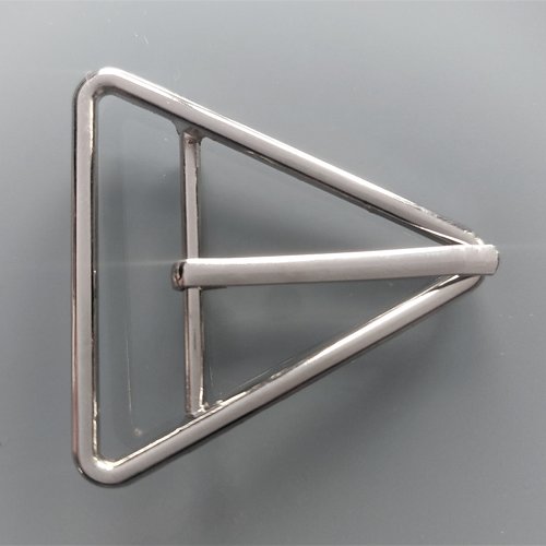Boucle de ceinture triangulaire métal coloris argent passage 3 cm