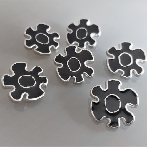 6 boutons fleurs 23 mm métal coloris argent et émail noir