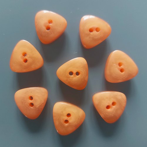 8 boutons triangles 17 mm en plastique coloris orange saumon