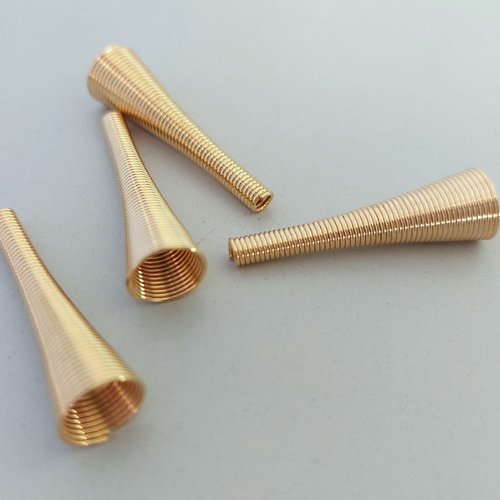 4 perles cônes spirales 32 mm métal coloris doré clair