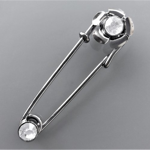 Broche 6,5 cm fleur strass et métal coloris acier