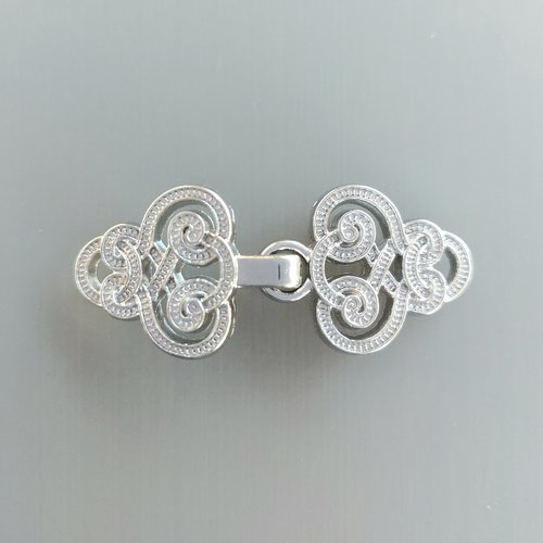 Crochet fantaisie 47 mm à coudre métal coloris argent