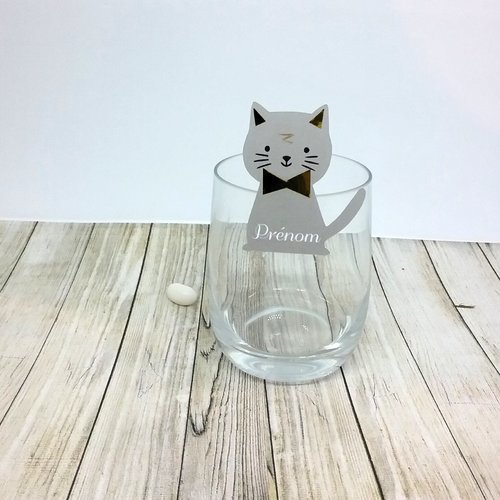 Marque-place sur verre thème chat personnalisé avec le prénom de vos invités