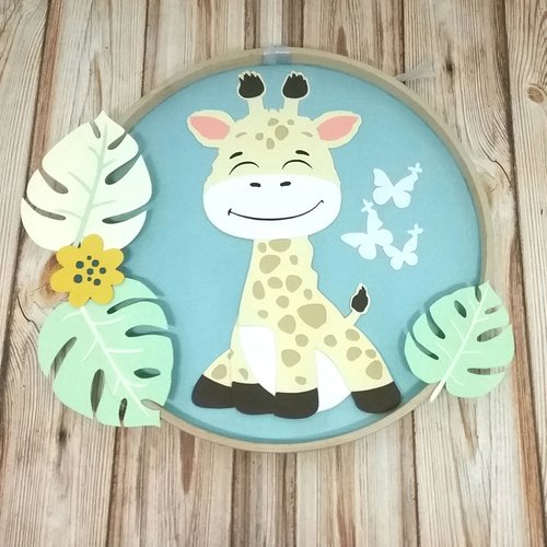 Tableau girafe décoration pour chambre de bébé montée sur tambour pour broderie