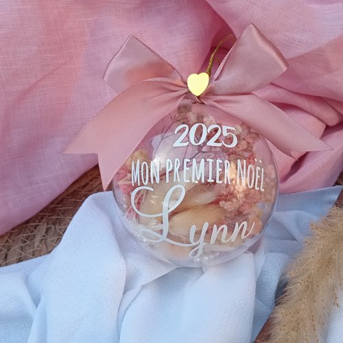 Boule de noël personnalisée avec fleurs séchées " mon 1er noël" texte en blanc