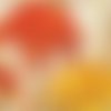 Serviette tête de fleurs chrysanthèmes orange et or lettre ancienne