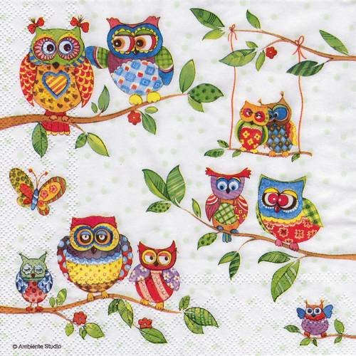 Serviette papier réunion de chouettes dans les arbres