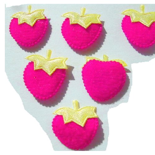 Lot 6 appliques tissus : fraise velours rose 4*3cm