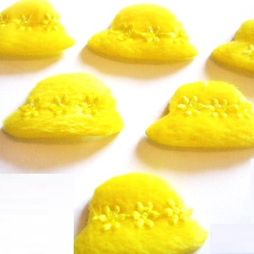 Lot 6 appliques : chapeau tissu polaire jaune 4*2.5cm