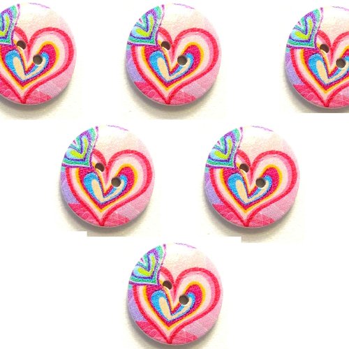Lot 6 boutons bois : rond motif coeur 18mm (01)