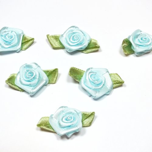 Lot 6 appliques tissus : rose couleur bleu clair 11mm