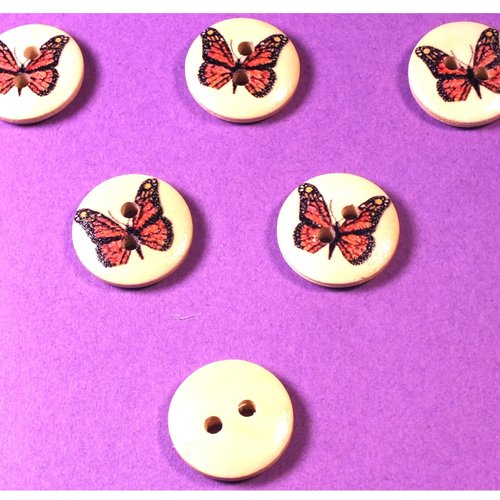 Lot 6 boutons bois : rond motif papillon 15mm (07)