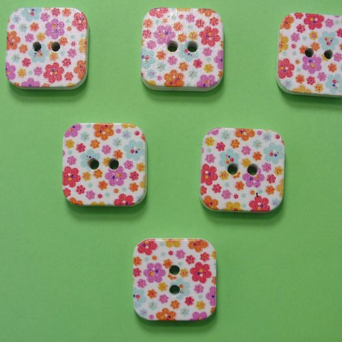 Lot 6 boutons bois : carré motif fleur 18mm (13)