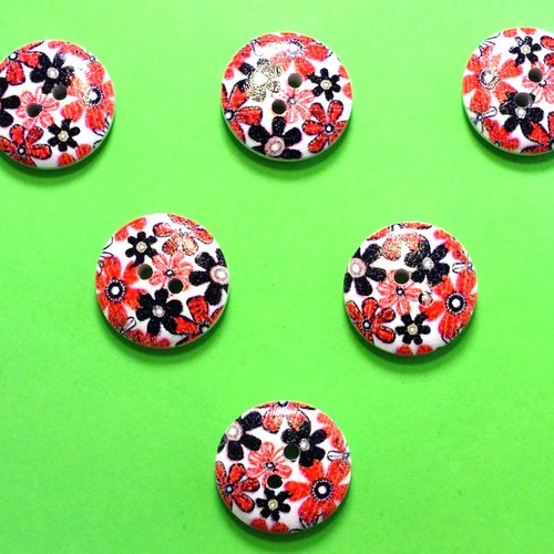 Lot 6 boutons bois : rond motif fleur 15mm (156)