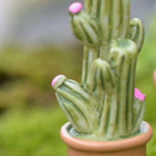 Miniature resine : cactus hauteur 3.1cm (05)