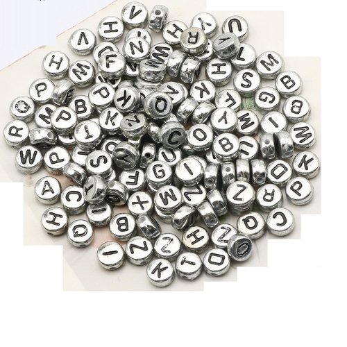 Perles acryliques : 100 rondes grises avec lettres noirs 7mm