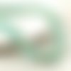 Perles bois : 60 cubes vert/blanc 8mm (01)