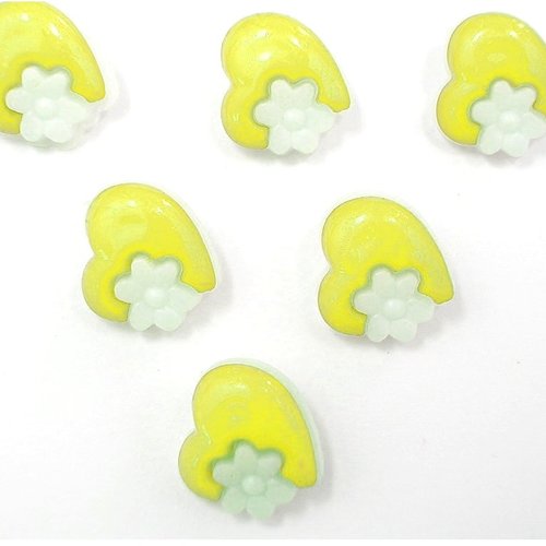 Lot 6 boutons acryliques : coeur jaune clair +  fleur blanche 14*14mm