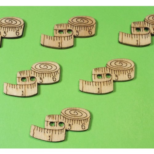 Lot 6 boutons bois : centimètre de couturière 28*17mm