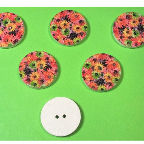 Lot 6 boutons bois : rond motif fleur 20mm (02)