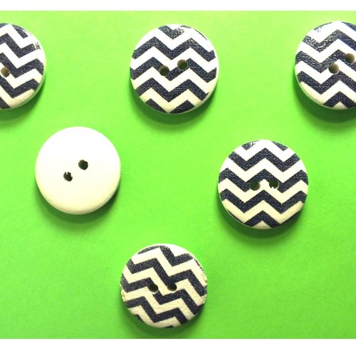 Lot 6 boutons bois : rond motif fantaisie 20mm (12)