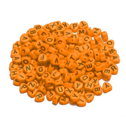Perles acryliques : 100 coeurs oranges avec lettre noire 7*7mm