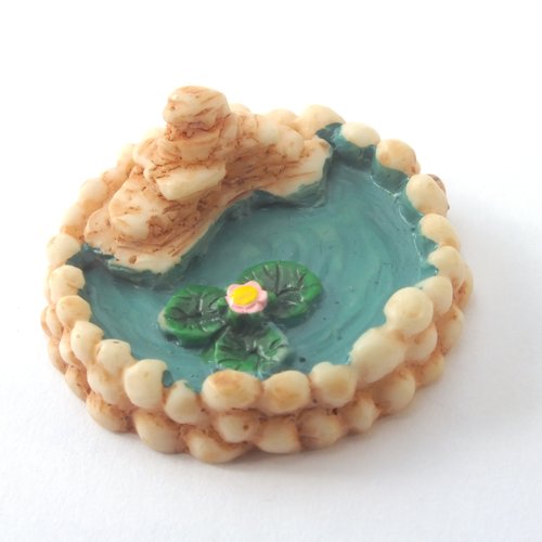 Miniature en resine : bassin rond 2.8cm  hauteur 0.7cm (01)