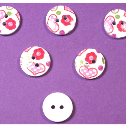 Lot 6 boutons bois : rond motif coeur 15mm (09)