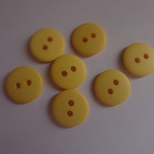 Boutons 2 trous jaune d'or vendu en 1 lot de 7 boutons