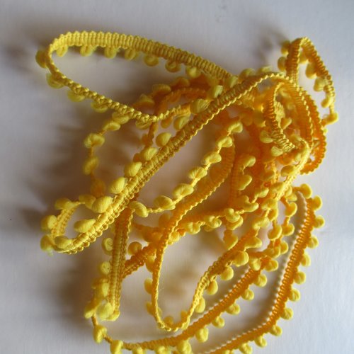 Galon petit pompon jaune 9 mm