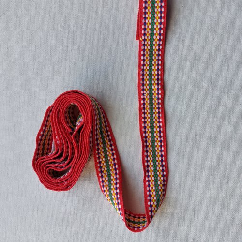 Galon motif  tissé rouge et vert
