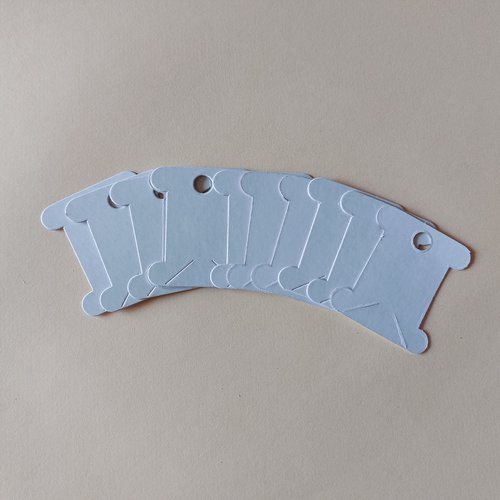 Cartonnettes pour fils à broder vendu en 1 lot de 21 pièces