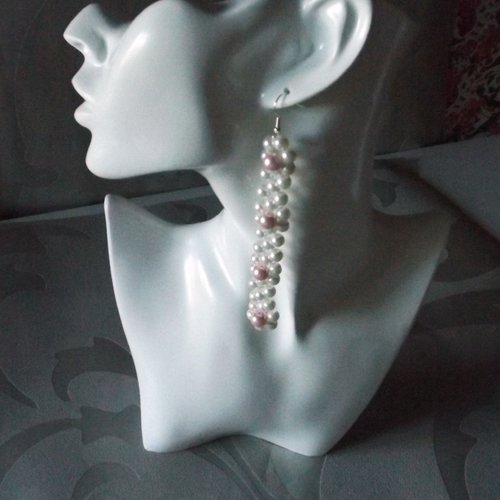Magnifiques boucles d'oreilles avec de belles perles en verre