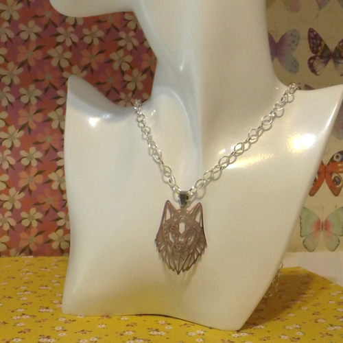Collier chaîne avec breloque loup