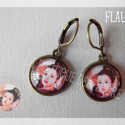 Boucles d'oreille cabochons verre "danseuse japonaise" 