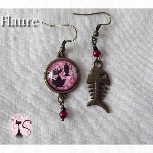 Réservées - boucles d'oreille en bronze et cabochon "chat et poissons"