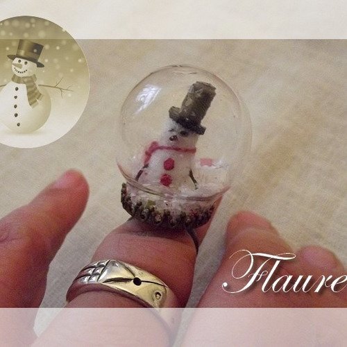 Bague sphère en verre "bonhomme de neige" 