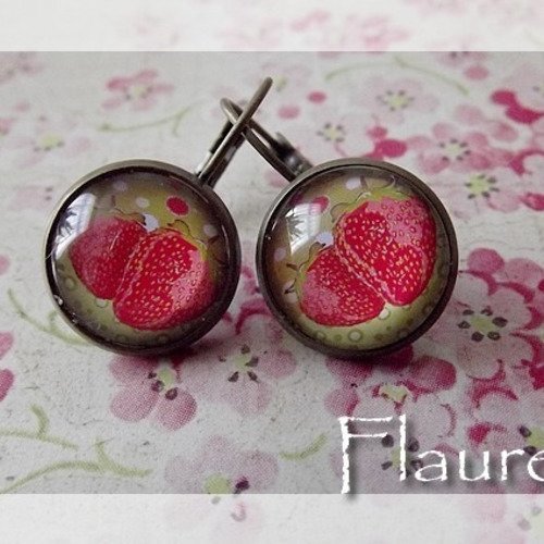 Boucles d'oreille cabochon "fraises"