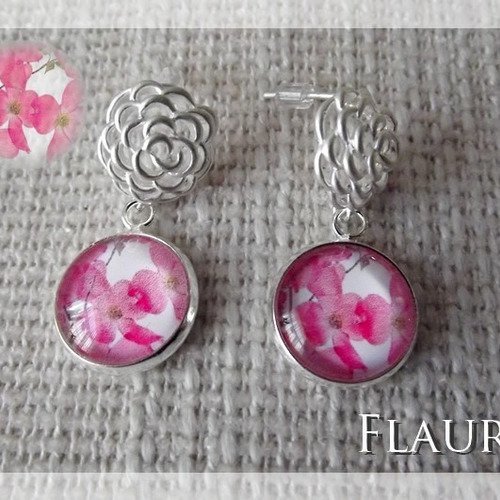 Boucles d'oreille argentées puces et pendants cabochons "fleurs de cerisier japonais" 