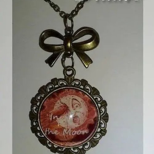 Collier pendentif cabochon "in the moon"