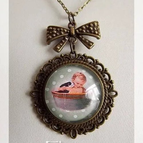 Collier pendentif cabochon "l'heure du bain"