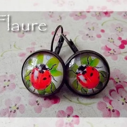 Boucles d'oreille cabochons "coccinelle porte-bonheur"